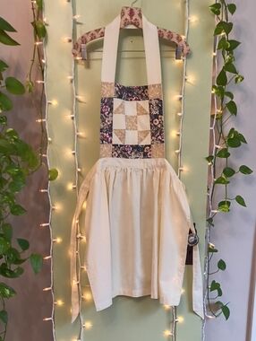 Women's Quilt Apron Cream Navy
